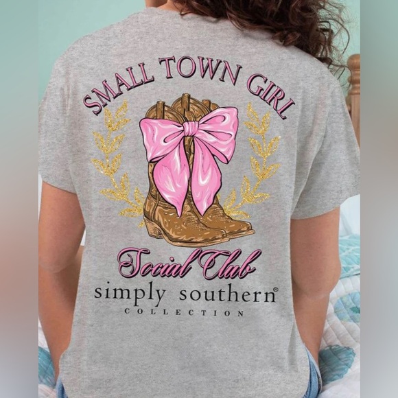 NWT Simply Southern Small Town Girl T-Shirt‎ for Women in Heather Grey - Picture 1 of 3